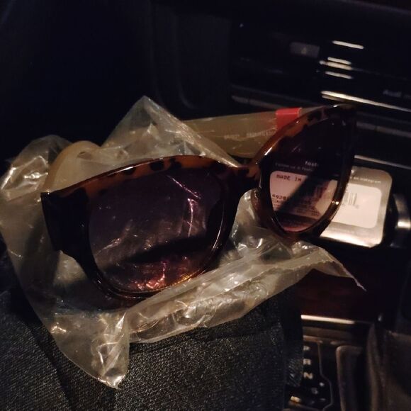 Tortoise Shell Sunglasses - Picture 1 of 1